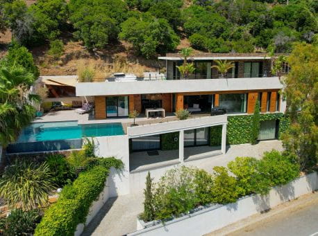 When contemporary architecture meets Mediterranean lifestyle
